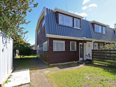 8E Montgomery Crescent, Clouston Park