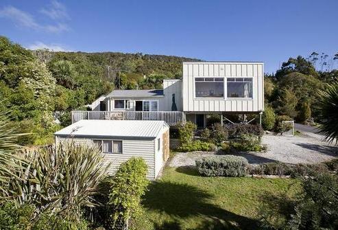 5 Thornicroft Road, Waitati