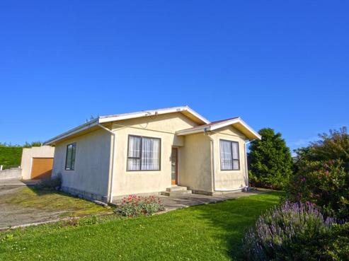 36 Westview Drive, Weston