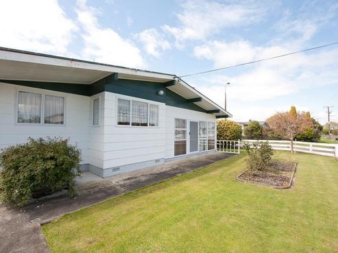96 Lincoln Road, Springvale