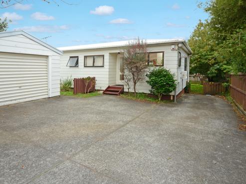 2/15 Otakau Road, Milford