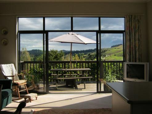 1256 Oruru Road, Peria