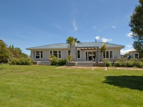 166A Cape Palliser Road, Pirinoa