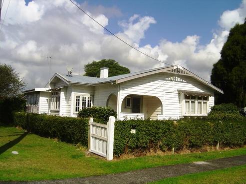 15 Dinniss Avenue, Regent