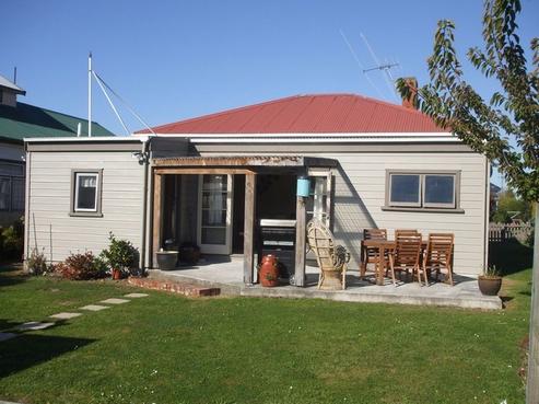 9 Raymond Street, West End
