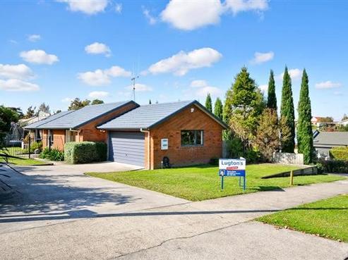 8 Brymer Road, Grandview Heights