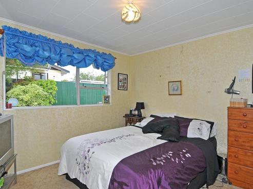27B Roband Crescent, Brown Owl