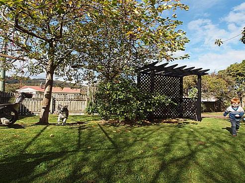 1048 Taita Drive, Taita