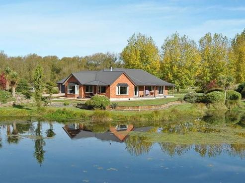 323 Birch Hill Road, Okuku