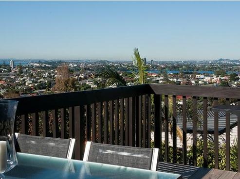 1/163 East Coast Road, Castor Bay