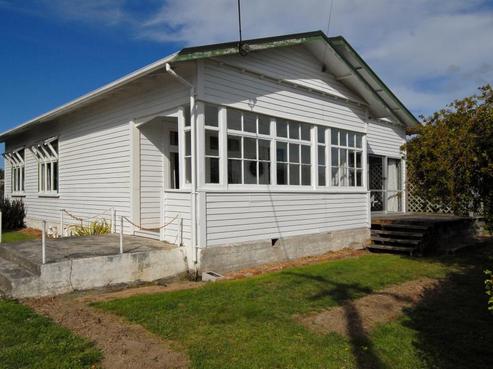 10 Cambridge Road, Martinborough