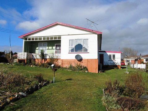 6 Bell Street, Owaka