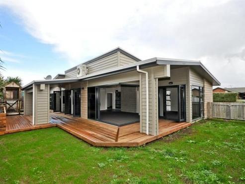 36 Thomas Road, Huntington