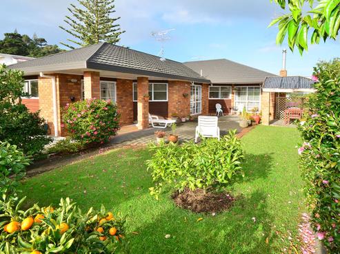 1072 Whangaparaoa Road, Tindalls Beach