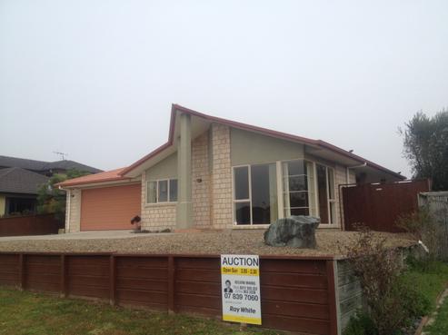 8 Grasmere Court, Huntington