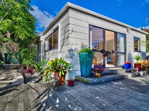 8 Premier Avenue, Point Chevalier