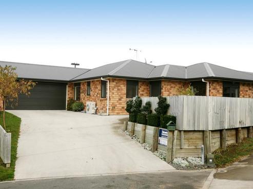13 Limerick Lane, Huntington