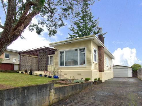 6 Stottholm Road, Titirangi