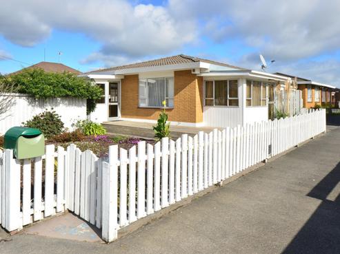 1/4 Pine Road, Orewa