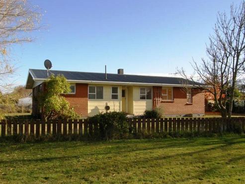 85 Avenue Road, Foxton