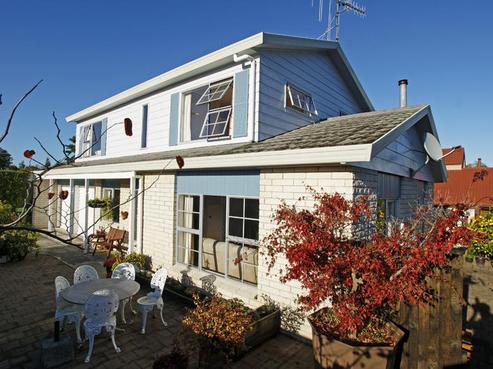 165 River Road, Hamilton East