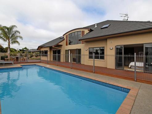 26 Saint James Drive, Huntington