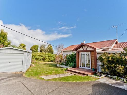 336 East Coast Road, Sunnynook