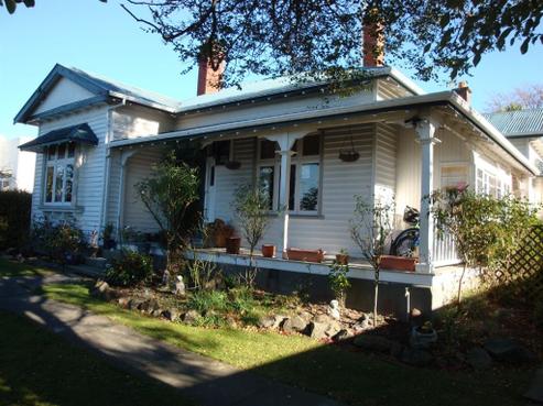 100 Avenue Road, West End
