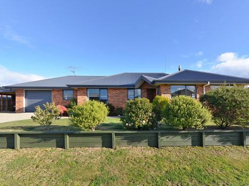 3 Angus Place, Wakefield