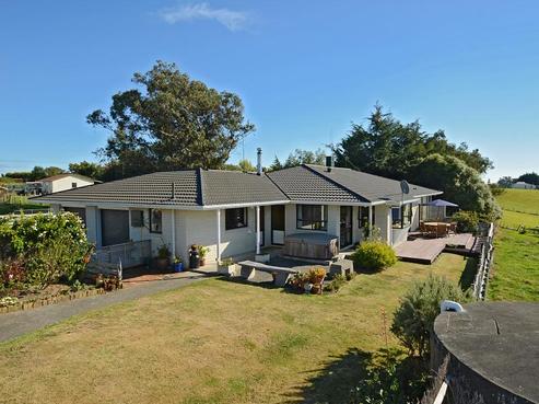 2220 State Highway 3, Sanson