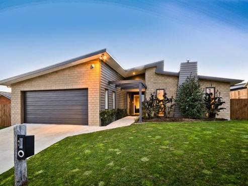 41 Somerton Drive, Huntington