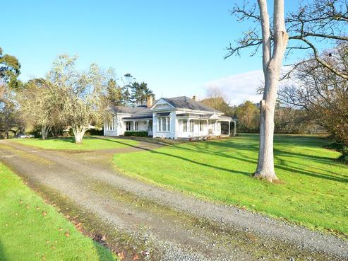 1030 West Coast Road, Makarau