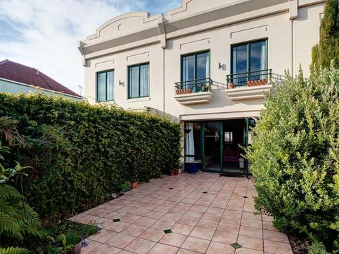 2/9 Burgess Street, Sumner
