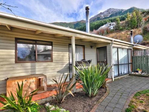 5B Watts Road, Fernhill/Sunshine Bay