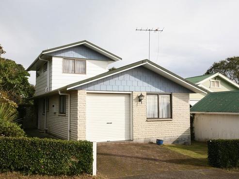 82 Paynters Avenue, Strandon