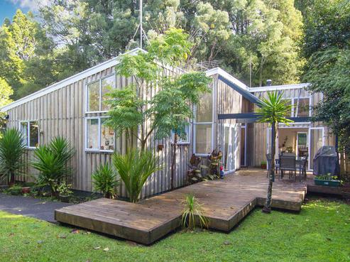 83 Woodlands Park Road, Titirangi