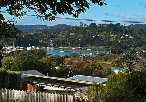41 Alison Road, Surfdale