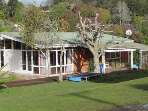 23 De Val Drive, Titirangi