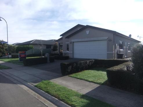 7 Delta Mews Place, Clive