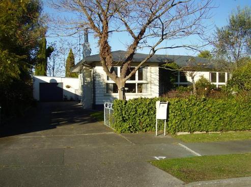 11 Downing Avenue, Pirimai