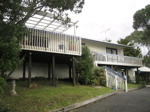 10 River Road, Red Beach