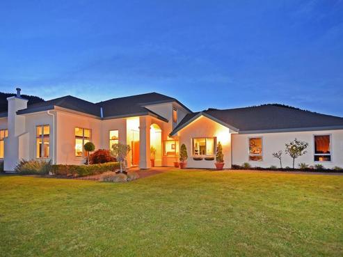17 Grace Nicholls Grove, Riverstone Terraces