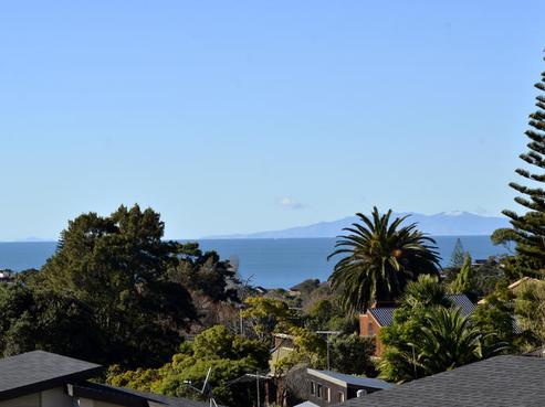 2/681 Beach Road, Rothesay Bay