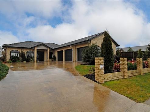 35 Darjon Drive, Huntington