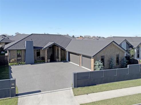 19 Rhys Avenue, Huntington