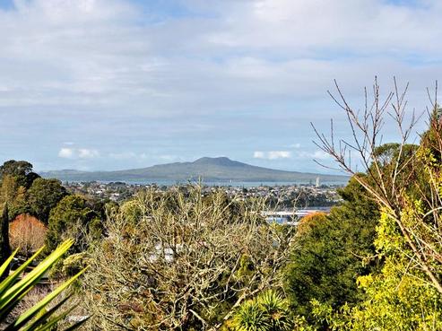 2/41 Sunset Road, Totara Vale