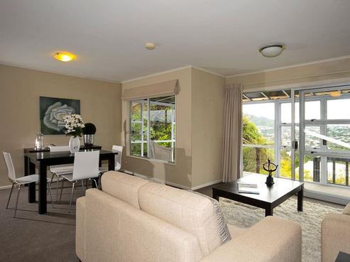 1/10 Downing Street, Crofton Downs