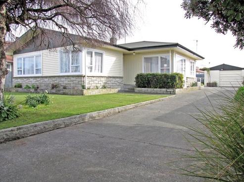 39 Clark Avenue, Pirimai
