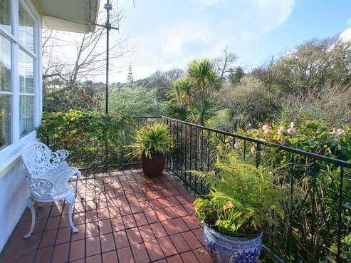 16 Great North Road, Saint Johns Hill