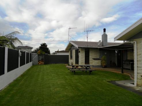 6 Neagle Place, Greenmeadows